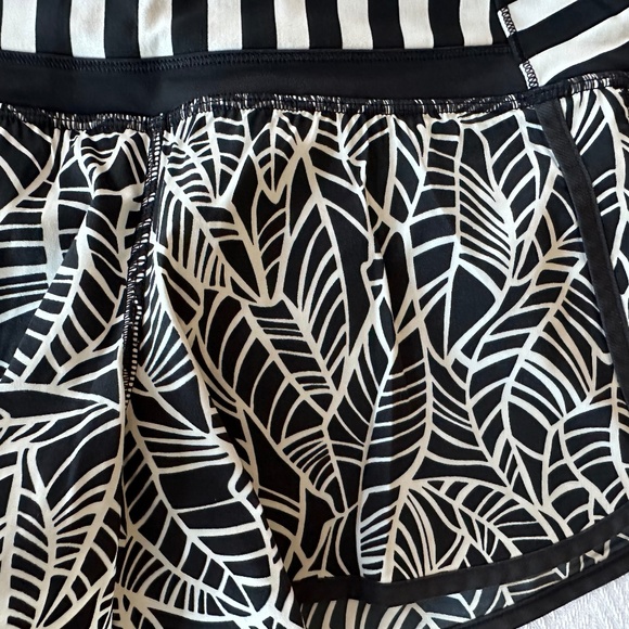 Lululemon Run Times Short, Size 4, Black and Ivory Pattern - Picture 3 of 8
